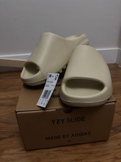 SIZE 11 YEEZY SLIDES BRAND NEW