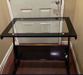 Desk 23”5/8 And 25”3/8