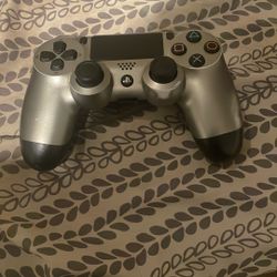 PLAYSTATION 4 Controller