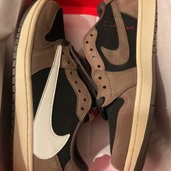Jordan 1s Low Travis Scott “mocha”