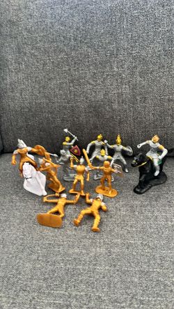 12 knights + 2 horses