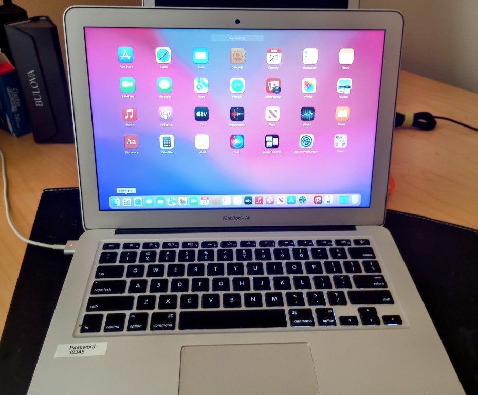 MacBook Air 2015 13" 1.6 GHz 8MB 250 GB Monterey