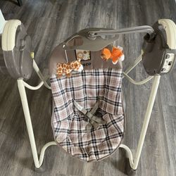 Baby Bouncer Motored Swing 30$ Obo 