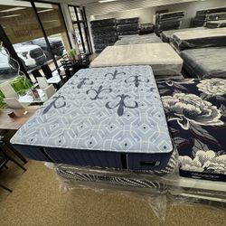 Stearns & Foaster Estate Collection Firm Queen Size Mattress $499 Only 