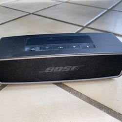 Bose SoundLink Mini Bluetooth Speaker With Charging Dock & Power Cord 