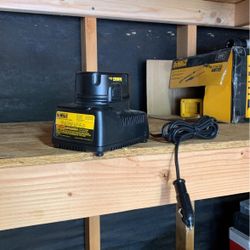 12V Dewalt Vehicle Charger DW9109