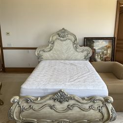 Luxurious Baroque-Style Bedroom Furniture Set for Sale