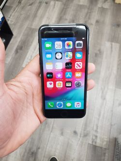 IPHONE .7...32GB. Tmobile.metro pcs