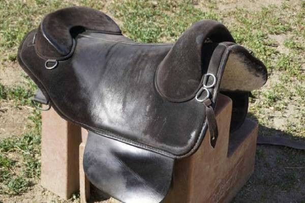 18" Bob Marshall Treeless Saddle - $950 (Norco)
