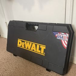 DEWALT Cordless Greaser Gun Kit 