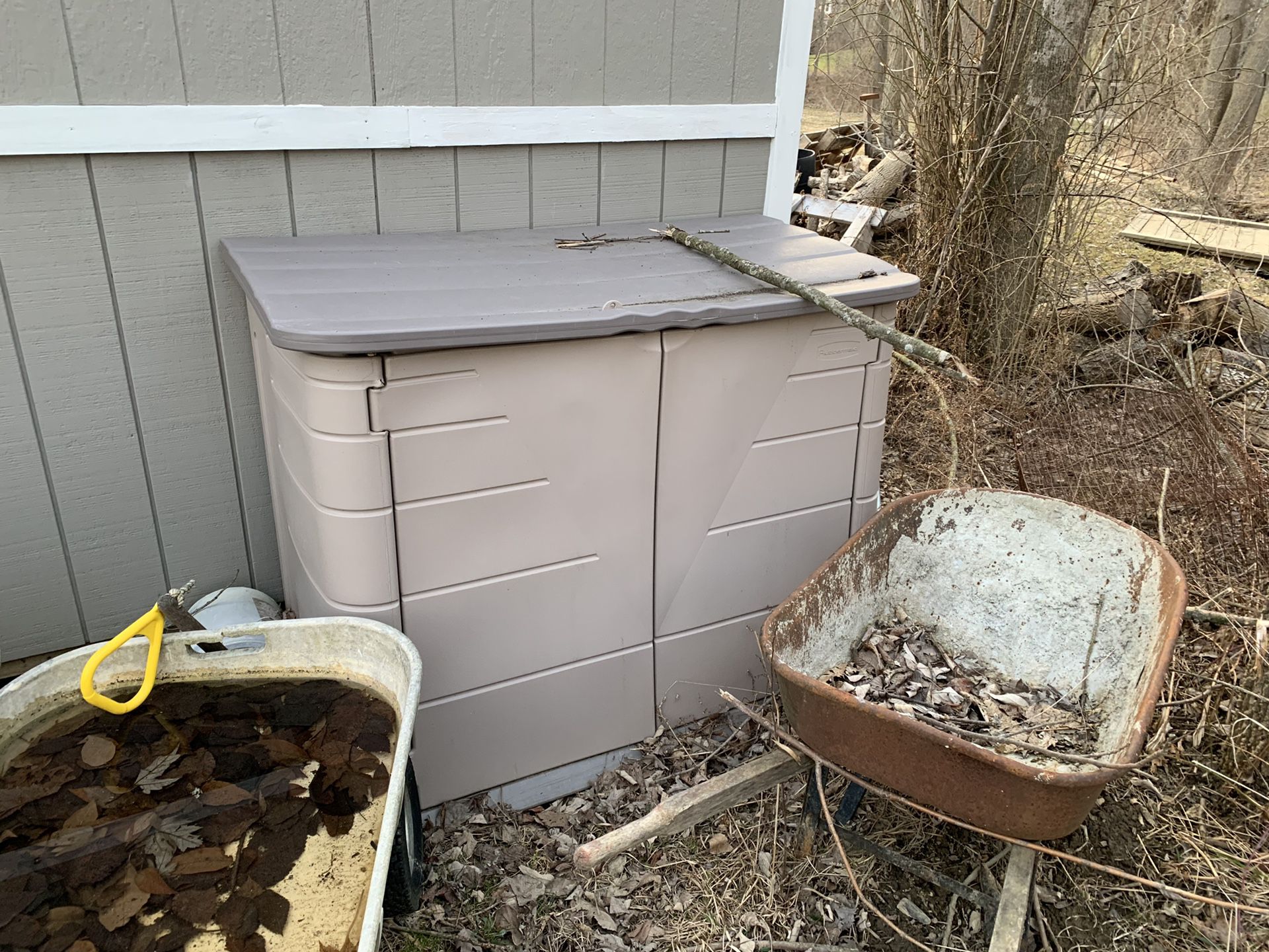 Storage Shed - Rubbermaid
