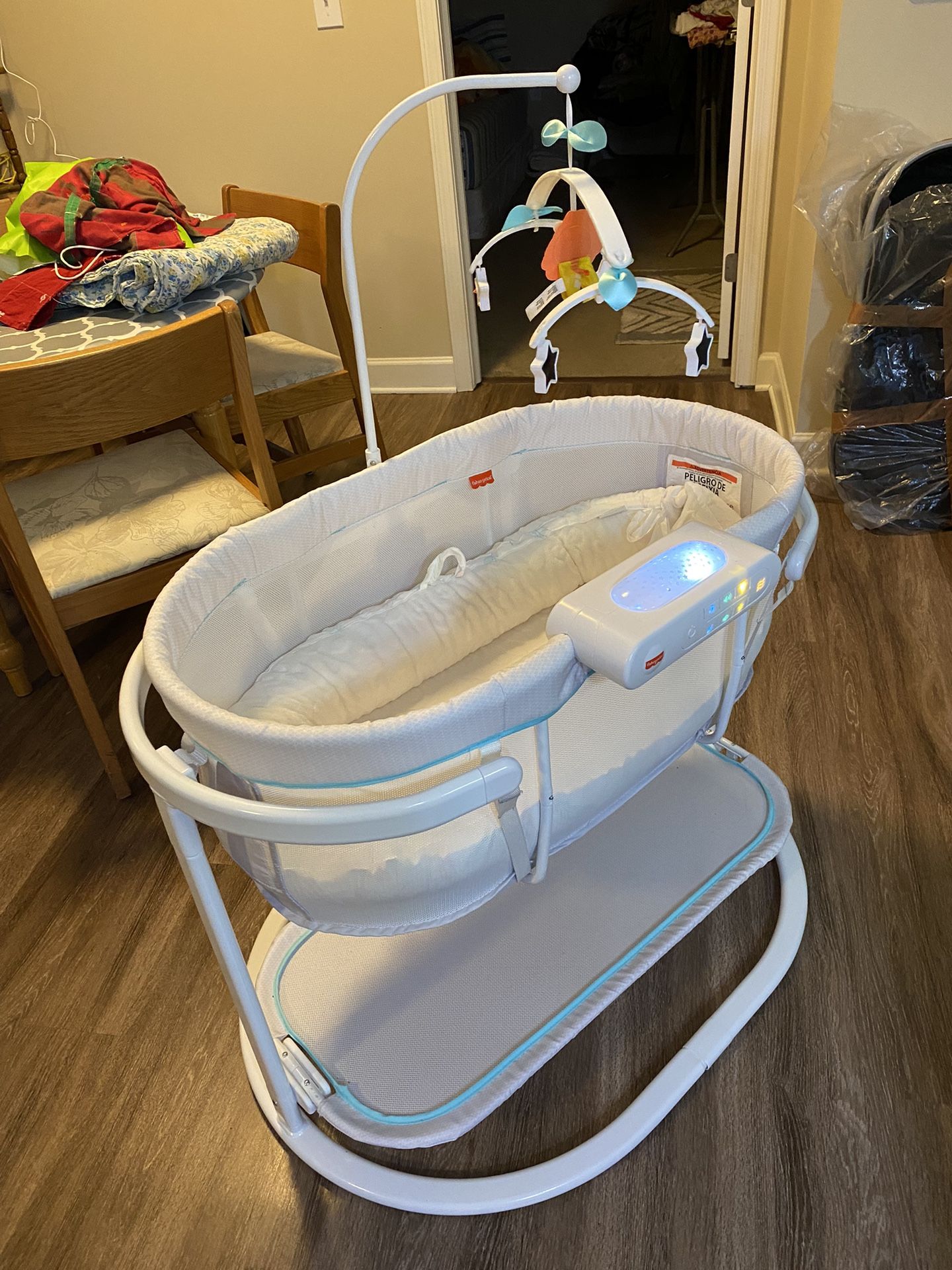 Fisher Price Soothing Motions Bassinet + Baby Lounger For...