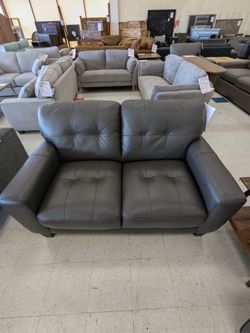 Penner Gray Loveseat