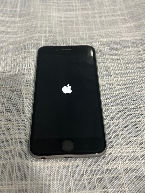 📱 **Apple iPhone 6 - Silver, 64GB - Unlocked, Great Condition!** 📱