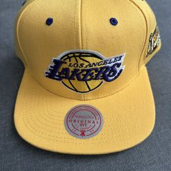 mitchell &ness snap back lakers 
