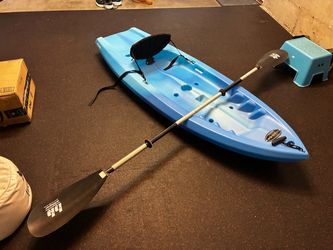 Kids kayak + paddle