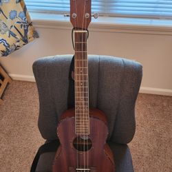 Amahi baritone ukulele