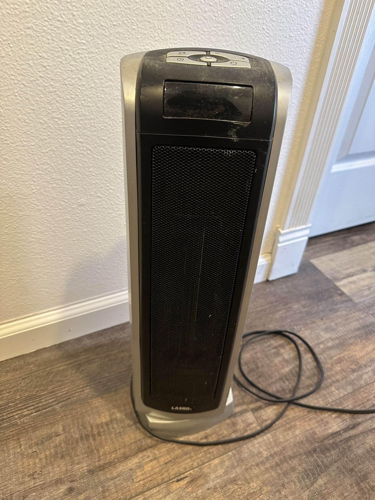 Lasko Portable Oscillating Ceramic Tower Heater Model 5521