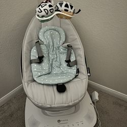 Mamaroo Baby Swing - Like New! 