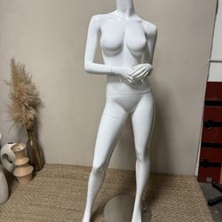 Women Manikins