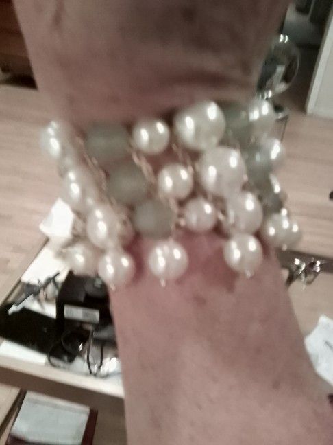 Beautiful Faux Pearl and mint beaded stretch bracelet