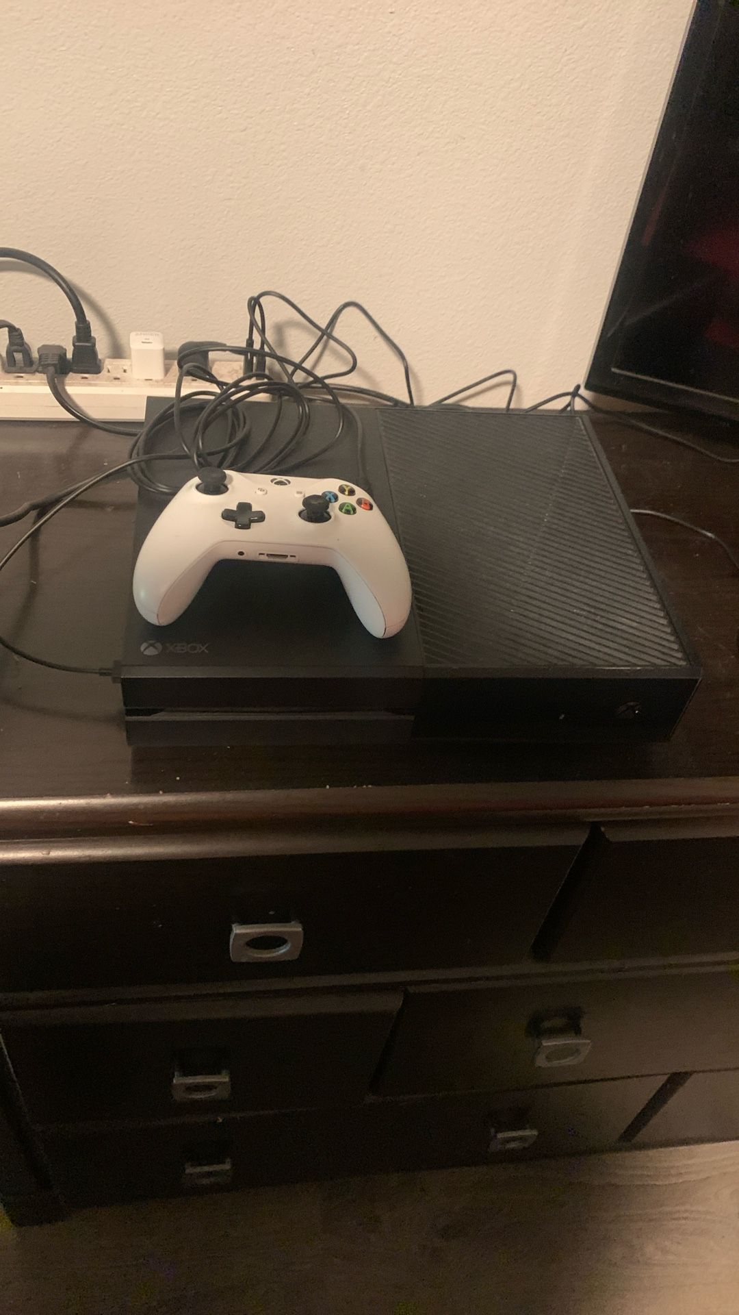 Xbox One With Rechargeable Controller