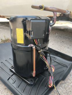 Compressor for air conditioners or refrigeration equipment