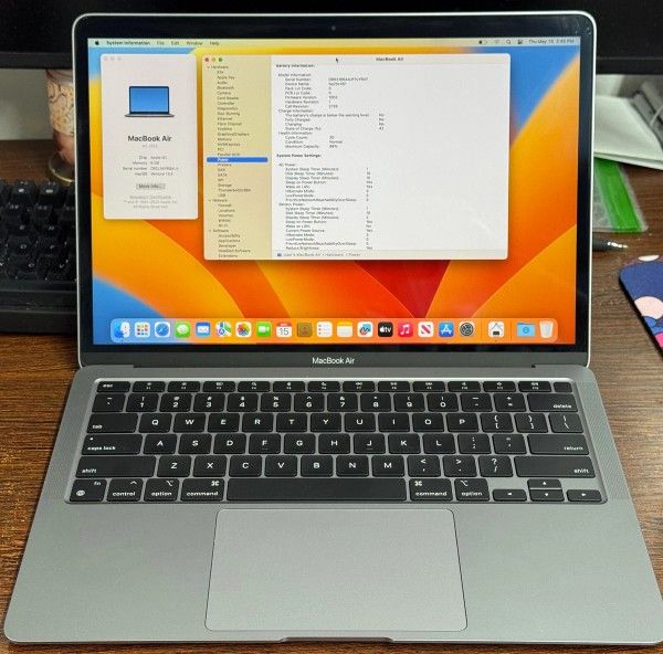 Macbook Air 13" M1 Chip 256GB SSD, 8GB Ram - Like New Condition