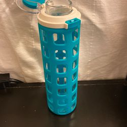 Ello Syndicate Glass Water Bottle with One-Touch Flip Lid for Sale