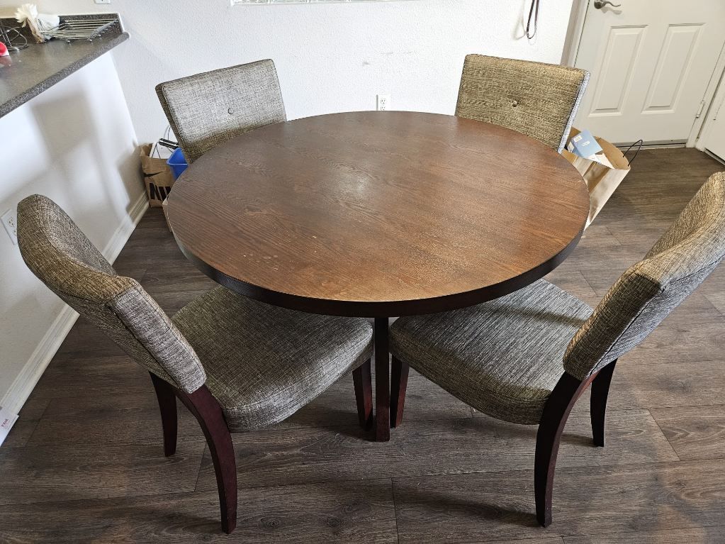 Round Dining Table With 4 Chairs *Delivery Available* for Sale in San ...