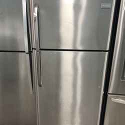 21 Cubic Foot Stainless Top Freezer Refrigerator 