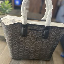 Michael Kors Jodie Small Logo Jacquard Tote Bag for Sale in Chula Vista, CA  - OfferUp