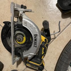 20V MAX Cordless Brushless 6-1/2 in Sidewinder Style Circular Saw (Tool Only)