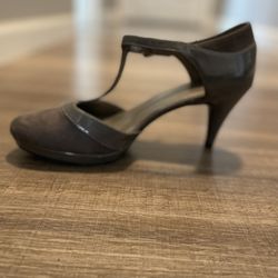 Gray heels