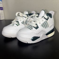 Kids Jordan’s “Oxidized green 4s” Size 5c