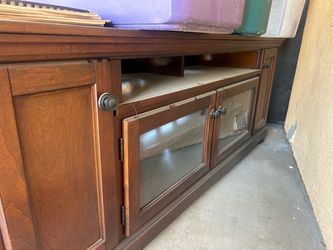Entertainment cabinet