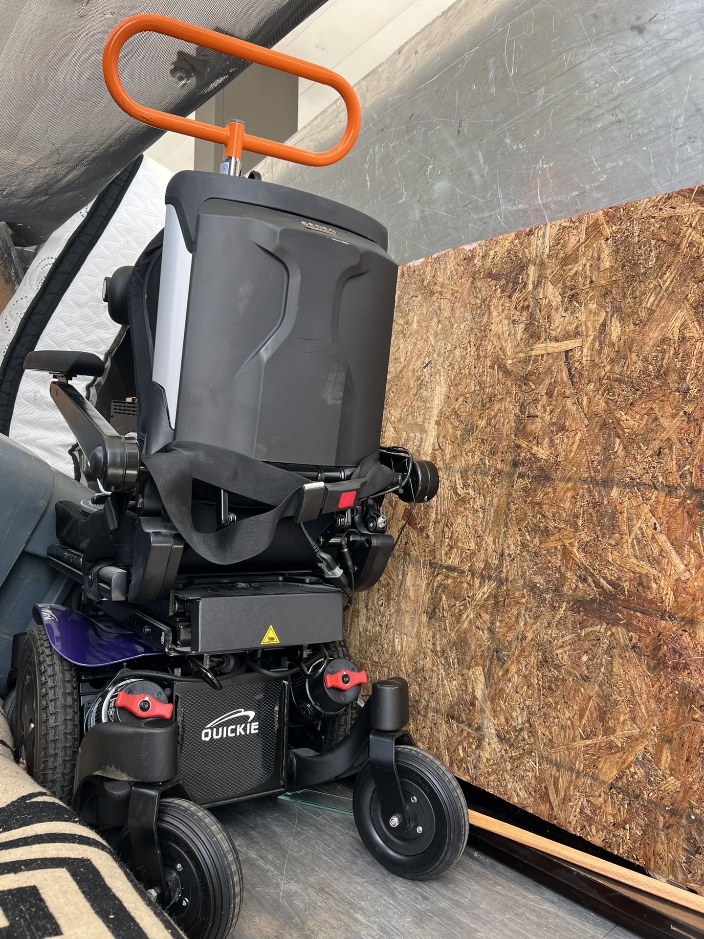 Electric wheelchair