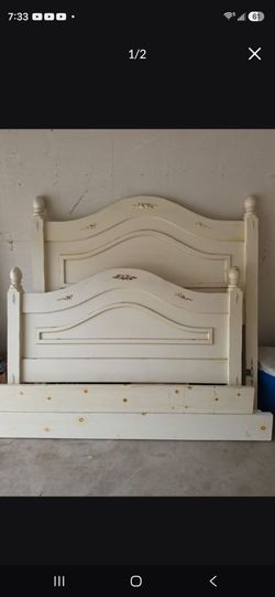 Beautiful Queen Size Bed With Mattress