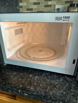 1 cubic feet small counter top microwave 1000W power. Small but very efficient