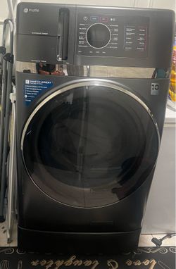 GE washer and dryer combo in excellent condition.