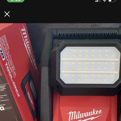 MILWAUKEE M18  CORDLESS 4000 LUMENS ROVER LED AC / DC. FLOODLIGHT NEW IN BOX TOOL ONLY NEW VERSION $130 FIRM