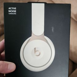 Beats Solo Pro