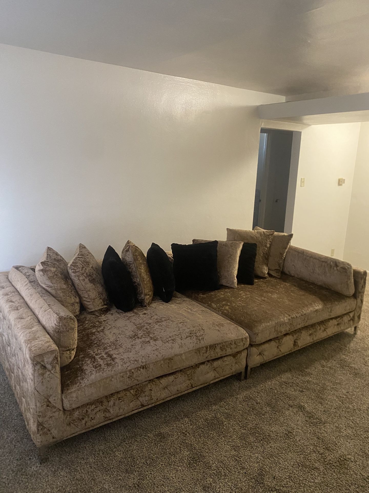 Sectional/fireplace/ Mirror