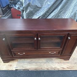 BEAUTIFUL TV CABINET WITH SEVERAL FEATURES CAN DELIVER LOCAL IF NEEDED