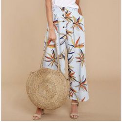 Love & Harmony High Rise Tropical Print Pants Size Med

wide leg pants. perfect for vacations, cruise, party, festivals, day at the beach or any occas