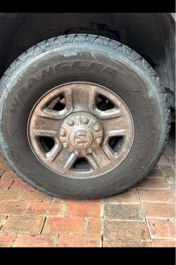 2500 Dodge RAM HD 4 Rims and 4 Tires