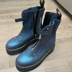 Never Used Dr Martens Boots - Size 7,5