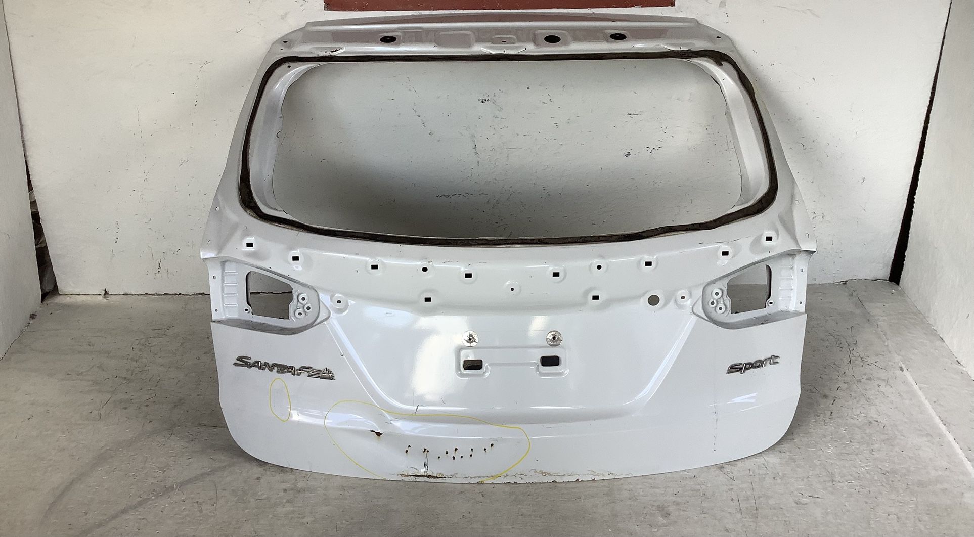 2013- 2018 Hyundai Santa Fe Sport lift gate (5).