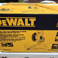New DEWALT 20V MAX Cordless 7-1/4 in. Sliding Miter Saw (tool only) with battery charger