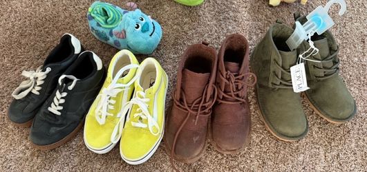 Boys shoes size 3y free with purchase